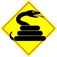 危険な毒蛇に対する「注意喚起サイン」のイラスト・黄色地に赤枠線、図は黒